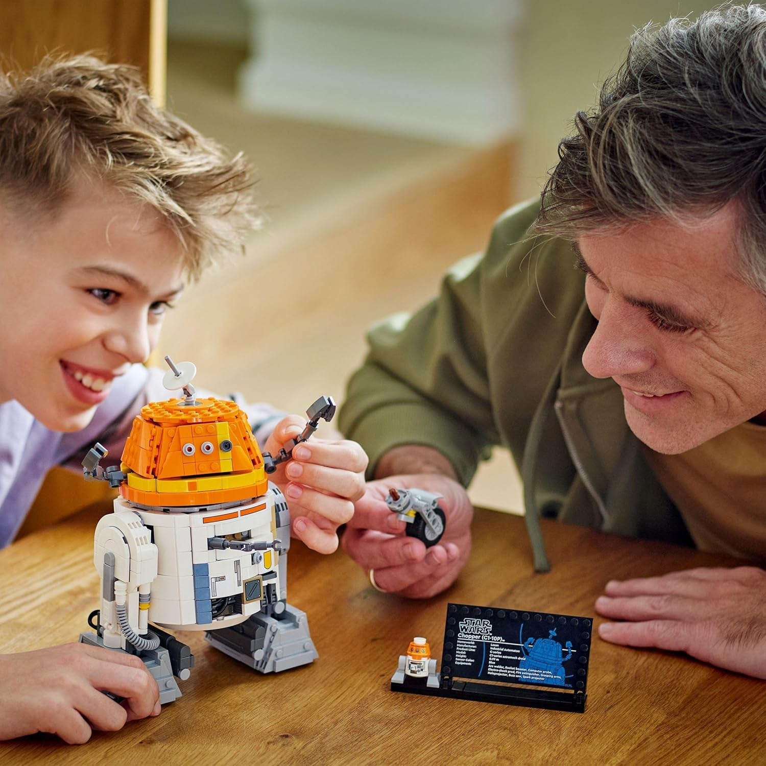 LEGO Star Wars figuur 75416 Ahsoka Astromech Droid Chopper (C1-10P) - speelgoed met beweegbaar hoofd, afneembare armen en centraal wiel - cadeau voor Ahsoka-fans, jongens en meisjes vanaf 10 jaar Bouwsets Besuche den LEGO-Store