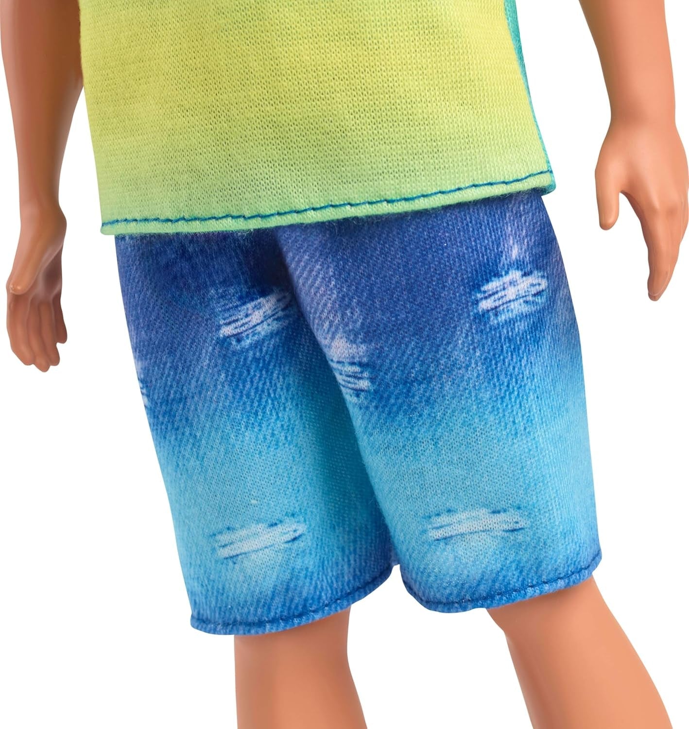 Ken Barbie Fashionistas pop nr. 236 met zwart haar, groenblauw ombré tanktop, spijkerbroek en zilveren sneakers, HYV00