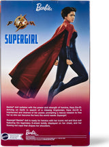 Barbie Supergirl Puppe, Sammlerpuppe uit de Flash Movie Wearing Red and Blue Anzug met omhang, Puppenstandaarden