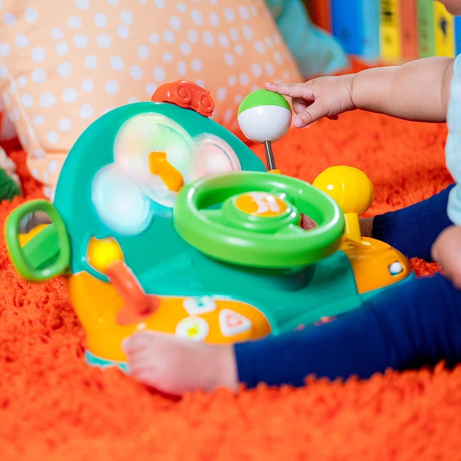 Bright Starts, speelgoedstuur, Lights & Colors Driver, met muziek, autogeluiden, richtingaanwijzers, versnellingspook en meer Bebe Naty Shop Speelgoed