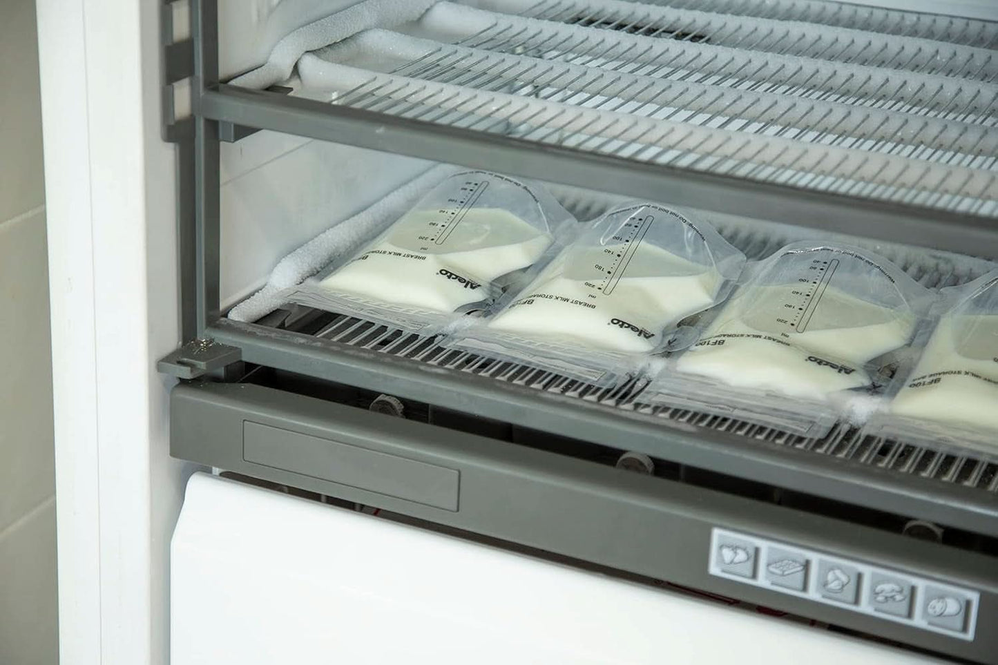 BF100 Bewaarzakje voor moedermelk - Zakje voor moedermelk - inhoud 220 Ml - 100 stuks - Transparant Voedings- en Borstvoedingsaccessoires Bebe Naty Shop