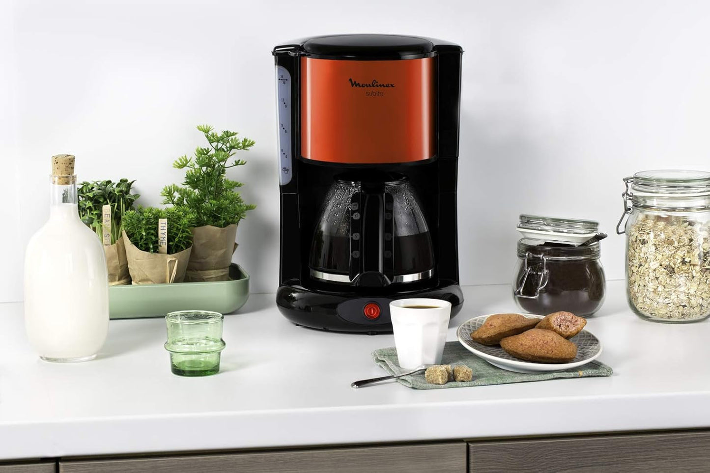 Subito Espressomachine met filter, glazen karaf, 10-15 kopjes, capaciteit 1,25 liter, automatische uitschakelfunctie, verwijderbaar filter, waterniveau-indicator, roestvrij staal, rood/zwart, FG360D