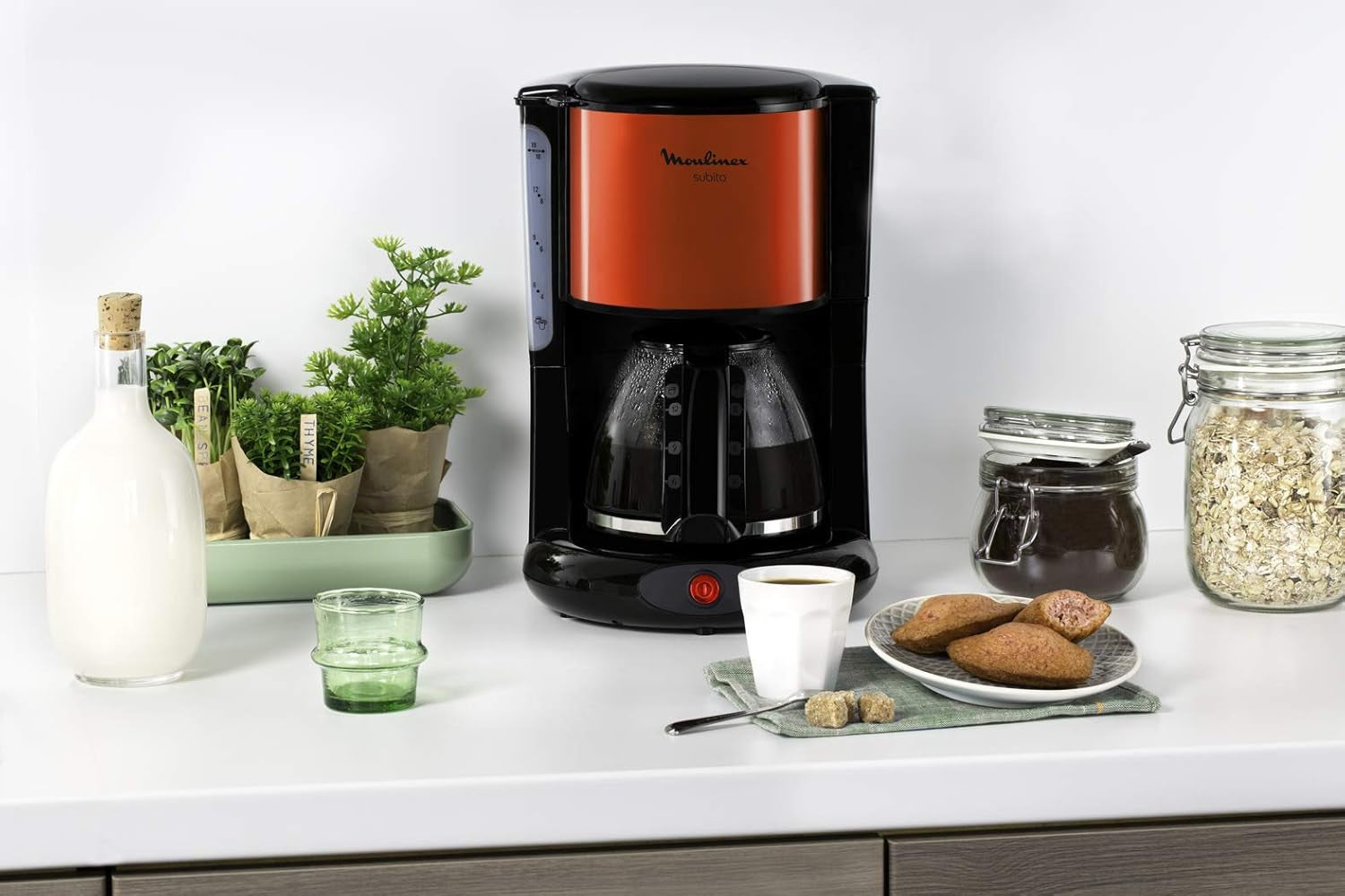 Subito Espressomachine met filter, glazen karaf, 10-15 kopjes, capaciteit 1,25 liter, automatische uitschakelfunctie, verwijderbaar filter, waterniveau-indicator, roestvrij staal, rood/zwart, FG360D