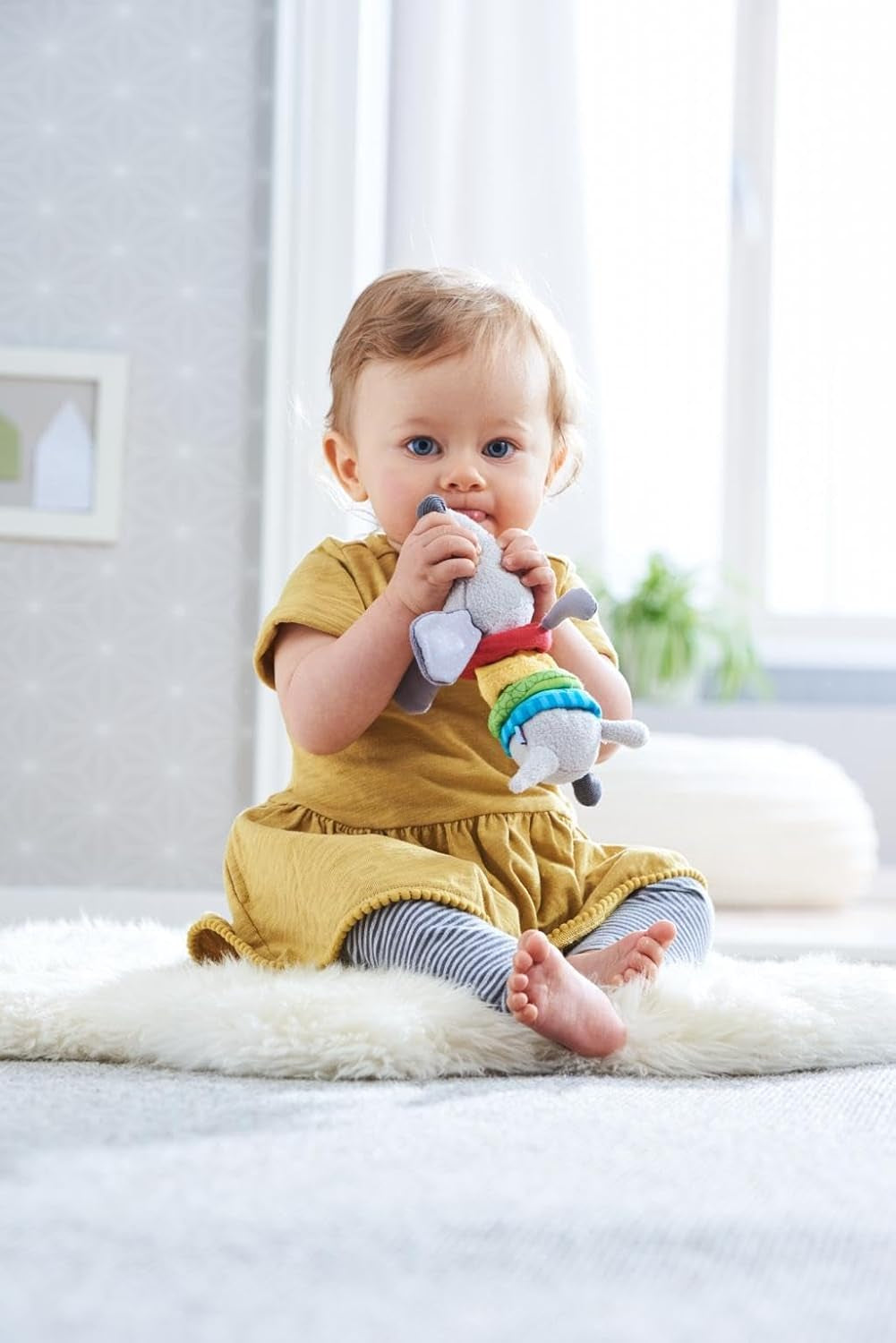 HABA 304771 - Rammelaar teckelfiguur, stoffen babyspeelgoed met rammelaarmotor, speelgoed vanaf 6 maanden Speelgoed Bebe Naty Shop