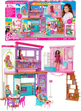 Barbie Vakantiehuis (116 x 77,9 cm), 6-zits speelhuis, volledig ingericht met accessoires, meubels en lift, opvouwbaar en opbergruimte, pop, cadeau voor kinderen vanaf 3 jaar, HCD50