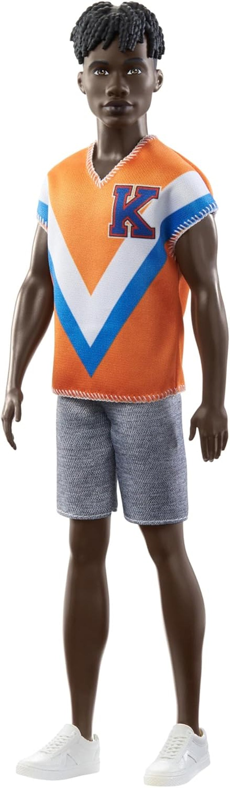 Barbie Ken Fashionistas-pop - T-shirt met cactus- en palmprint, witte shorts en sneakers, perfect voor avonturen met vrienden en wandelen door de stad, voor kinderen vanaf 3 jaar, HJT10 Naty Shop-poppen 0