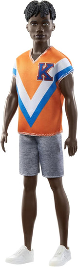Barbie Ken Fashionistas-pop - T-shirt met cactus- en palmprint, witte shorts en sneakers, perfect voor avonturen met vrienden en wandelen door de stad, voor kinderen vanaf 3 jaar, HJT10 Naty Shop-poppen 0