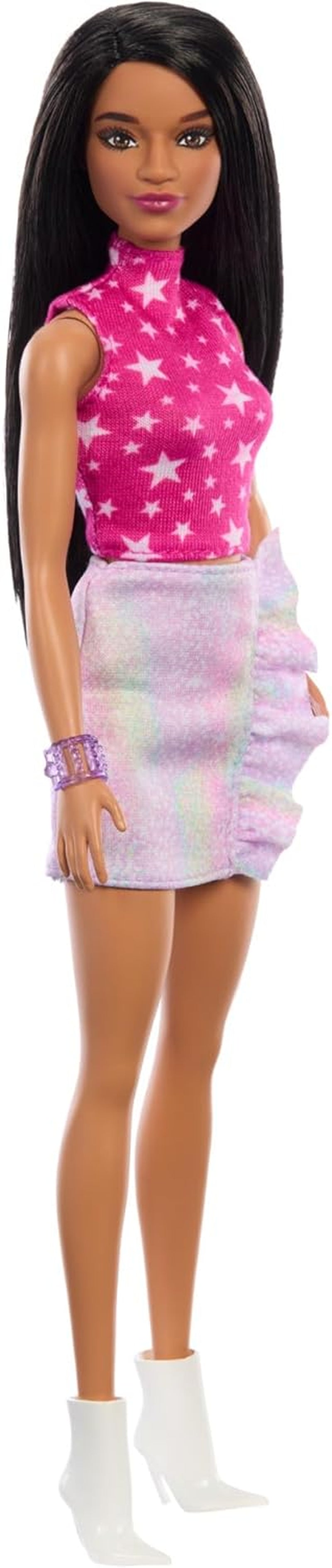 Barbie Fashionistas pop nr. 215 met steil zwart haar, blouse met roze sterrenprint en iriserende rok, verzamelmodepop ter gelegenheid van het 65-jarig jubileum, HRH13
