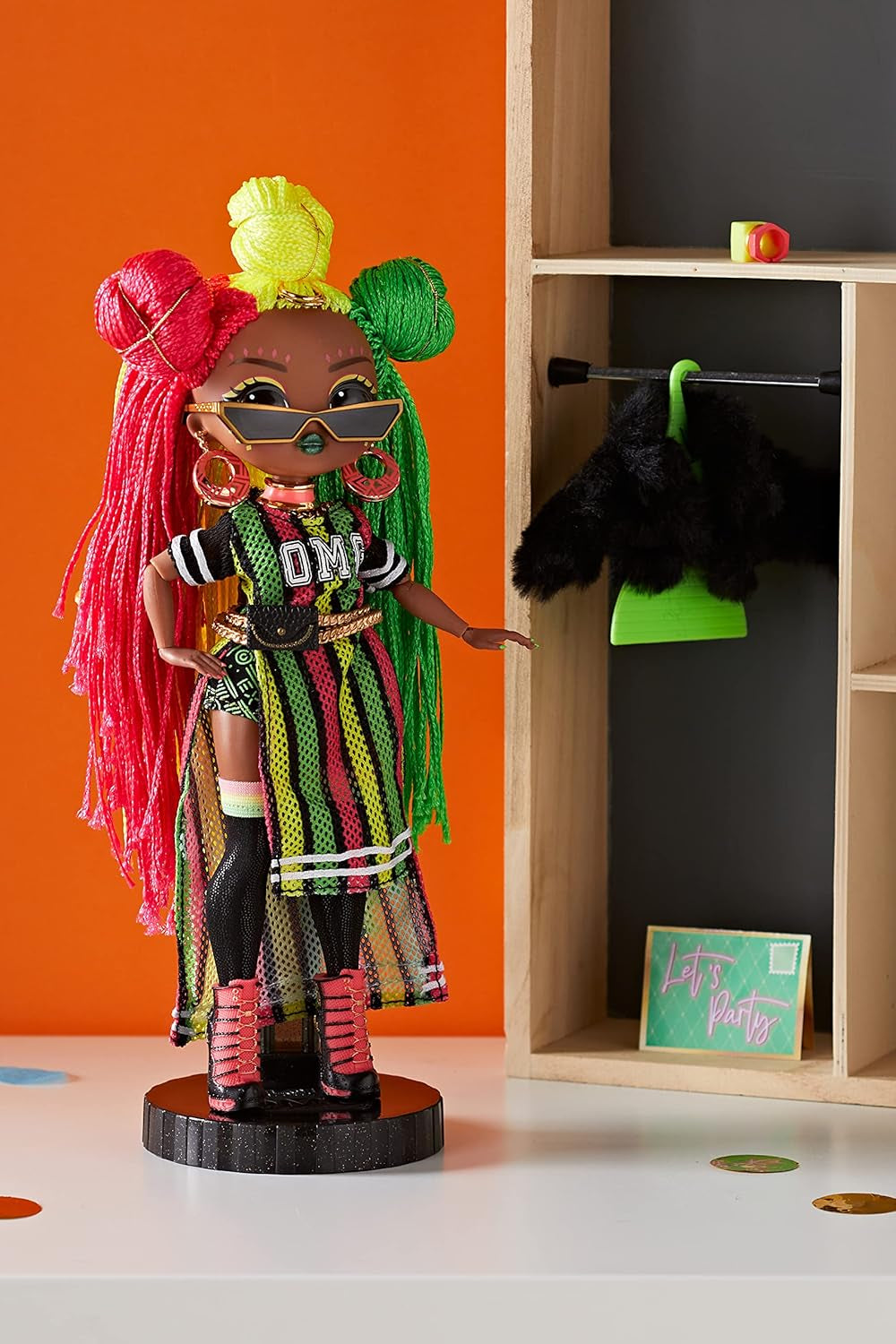 LOL Verrassing! OMG Queens-modepop - SWAYS - 20 verrassingen inclusief outfit, accessoires, poppenstandaard en meer - Verzamelobject - voor jongens en meisjes vanaf 4 jaar