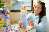 Mattel Disney The Ice Queen Elsa Fashion Doll Set, Spin & Reveal met 11 verrassingen, waaronder 5 accessoires, 5 stickers en een speelscène, geïnspireerd op de Disney-film HTG25 Naty Shop Dolls