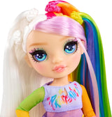 Rainbow High Junior High Rock Band - Amaya, regenboogkleuren - 23 cm modepop met toetsenbord, aanpasbaar met stickers, scharnierend, schattig speelgoed voor kinderen vanaf 4 jaar