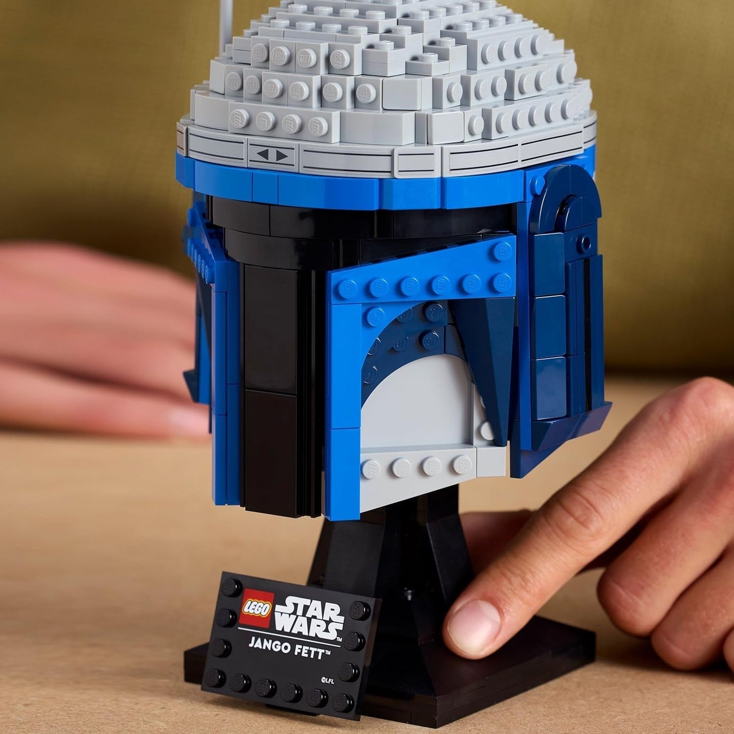 LEGO Star Wars 75408 Jango Fett Helm - Mandalorian bouwset voor volwassenen - Model met standaard, naamplaatje en verstelbare antenne - Cadeau voor Attack of the Clones Fans Bouwsets Besuche in LEGO-Store
