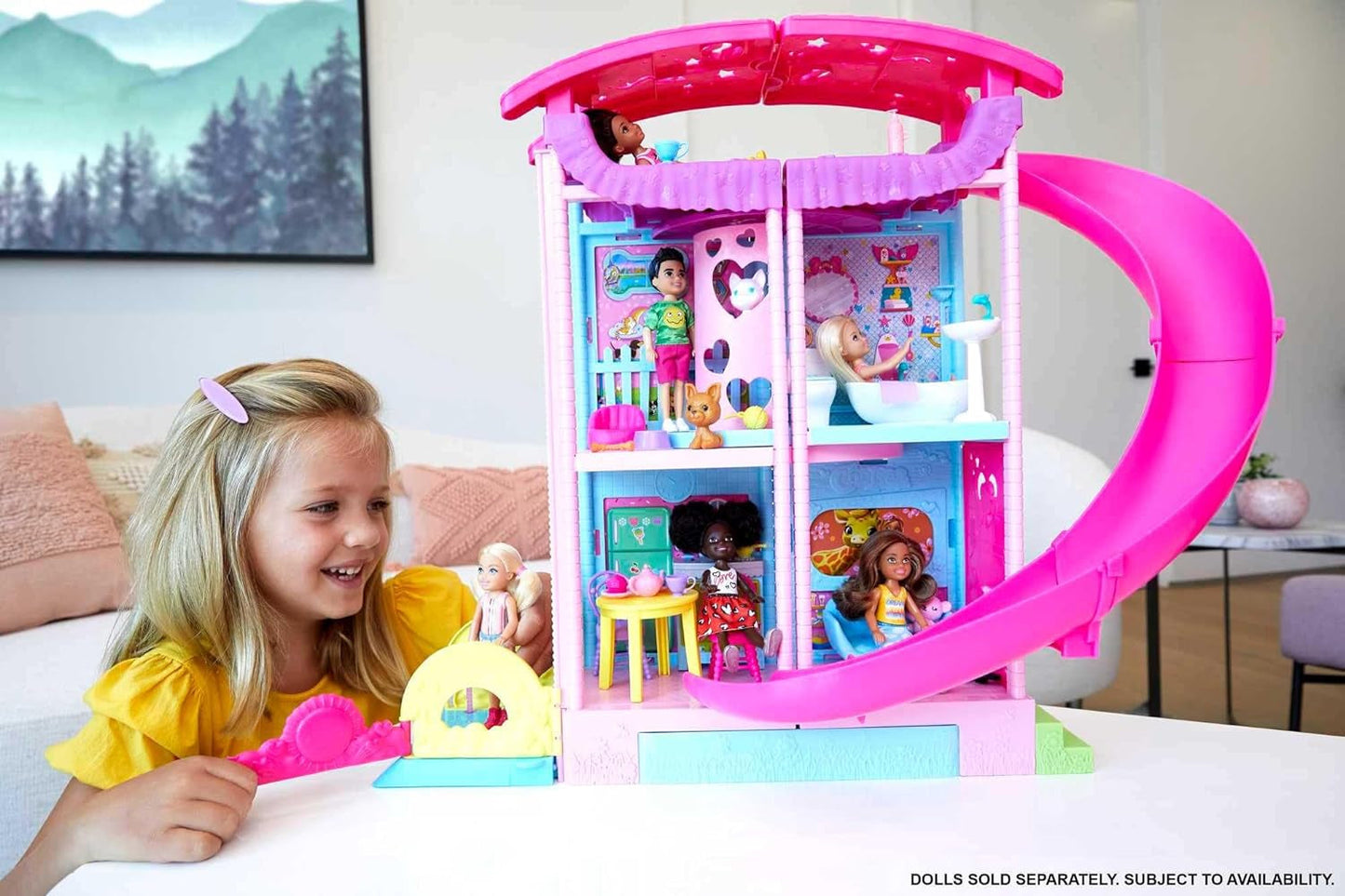 Barbie Chelsea Speelhuis - 3 transformerende verdiepingen, geheime speelplekken, lift, zwembad, glijbaan, 2 huisdieren en 20+ accessoires, voor kinderen vanaf 3 jaar, HHX44 Naty Shop poppenhuizen