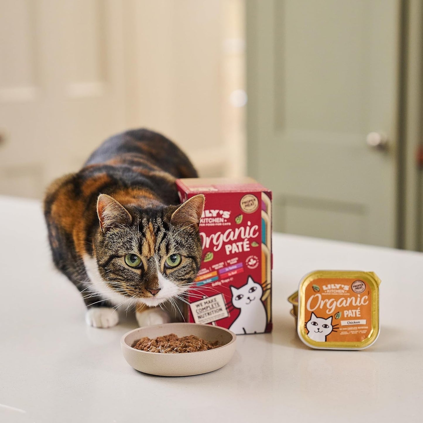 Lily's Kitchen Natuurlijk Ingrediënt Natvoer voor volwassen katten Multi-Tray Pack Biologisch Vlek Graanvrij 4 x (8 x 85 g)