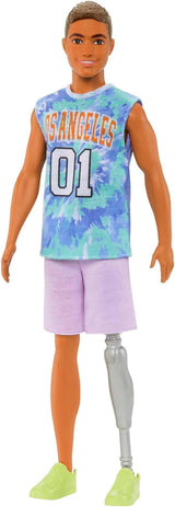 Barbie Ken Fashionistas-pop - T-shirt met cactus- en palmprint, witte shorts en sneakers, perfect voor avonturen met vrienden en wandelingen door de stad, vanaf 3 jaar, HJT10 Naty Shop Los Angeles Ken Dolls