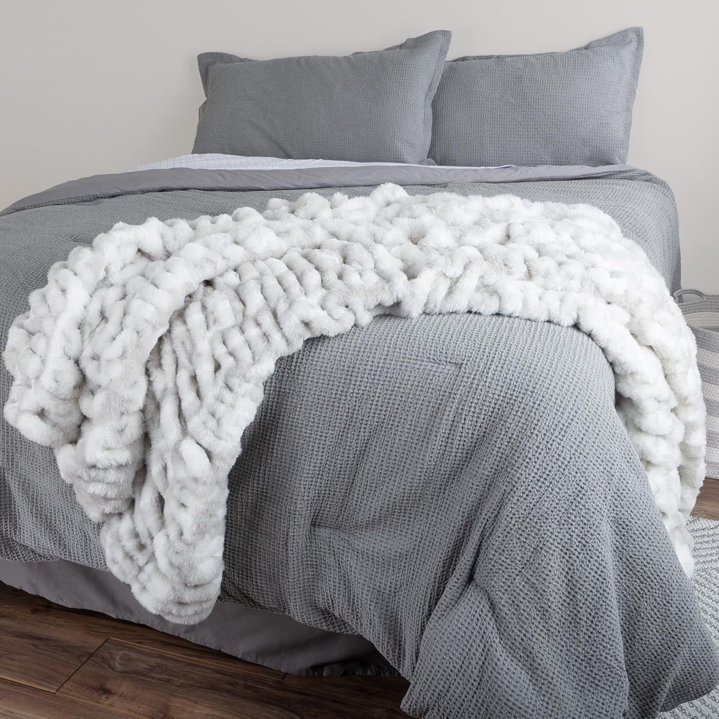 Lavish Home Oversized Gerüschte namaakbontdeken, 152,4 x 203,2 cm, jacquard namaakbont, queensize plaid voor bedden en banken, grijze bedden en dekens Lavish Home