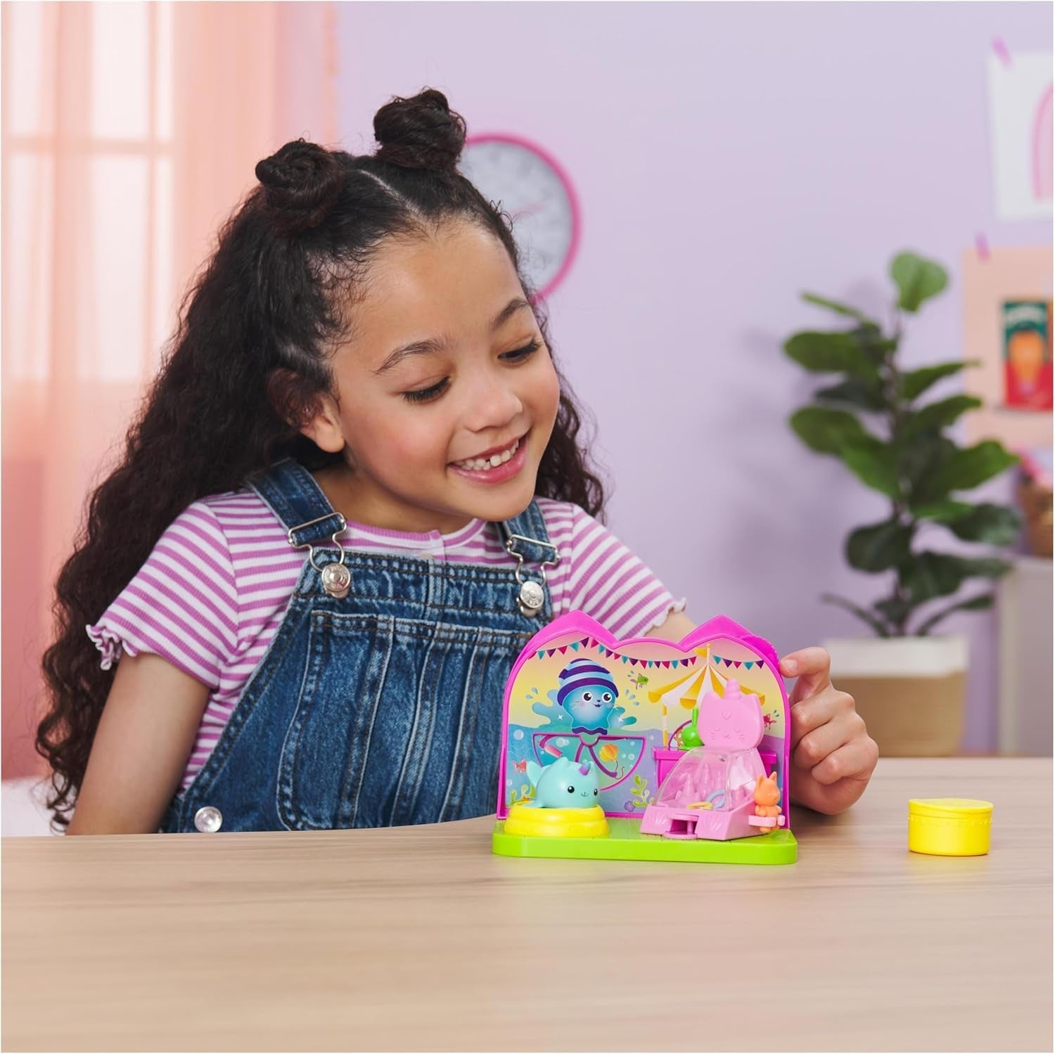 DREAMWORKS GABBY'S POPPENHUIS - Deluxe kamerspeelset, Kitty Narwhale feestkamer, themameubels en accessoires, vanaf 3 jaar
