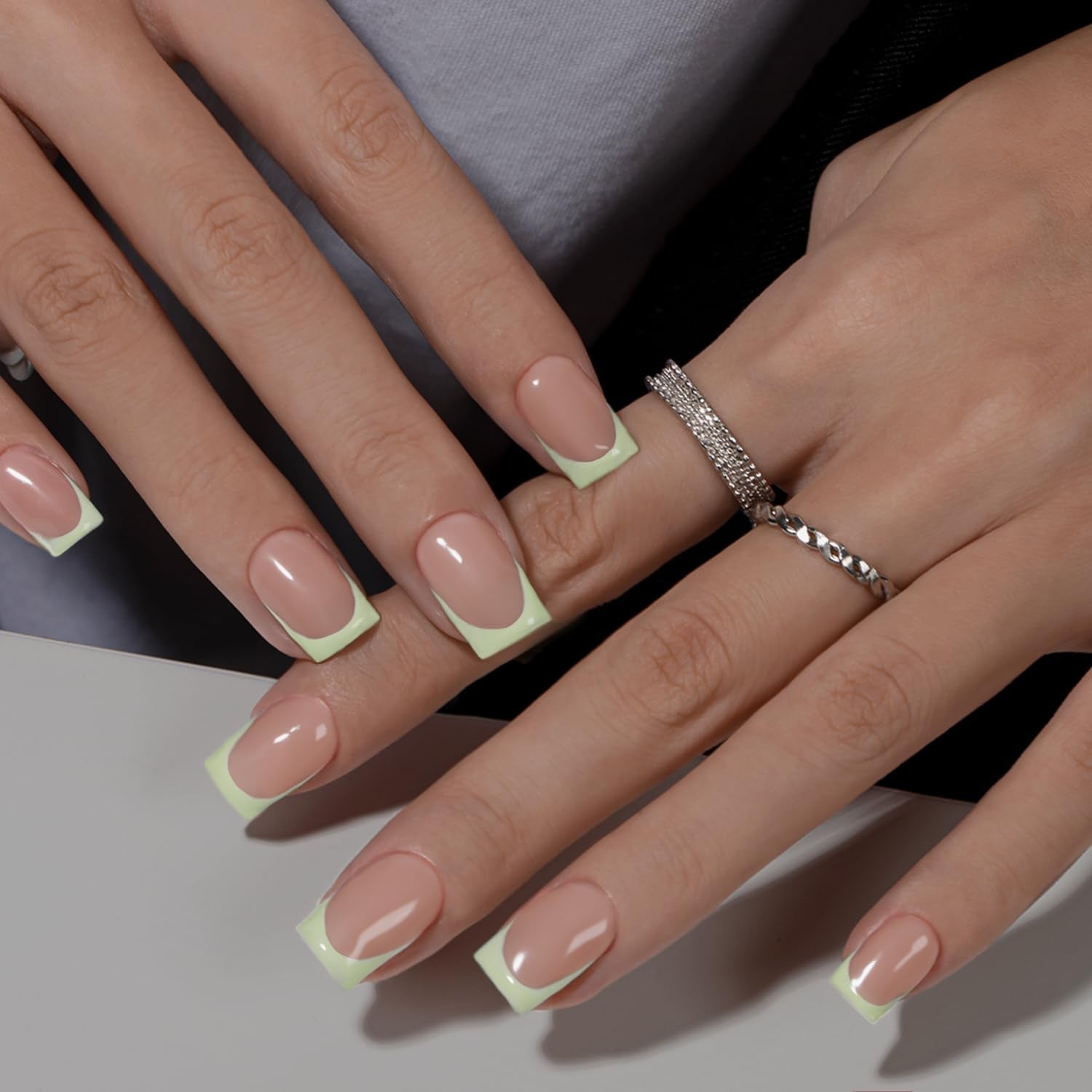 Korte Franse tip nepnagels - 30 stuks zwarte nagels om op korte vierkante nagels te lijmen, Franse tip nepnagels met lijm, vierkante kunstnagels set voor dames