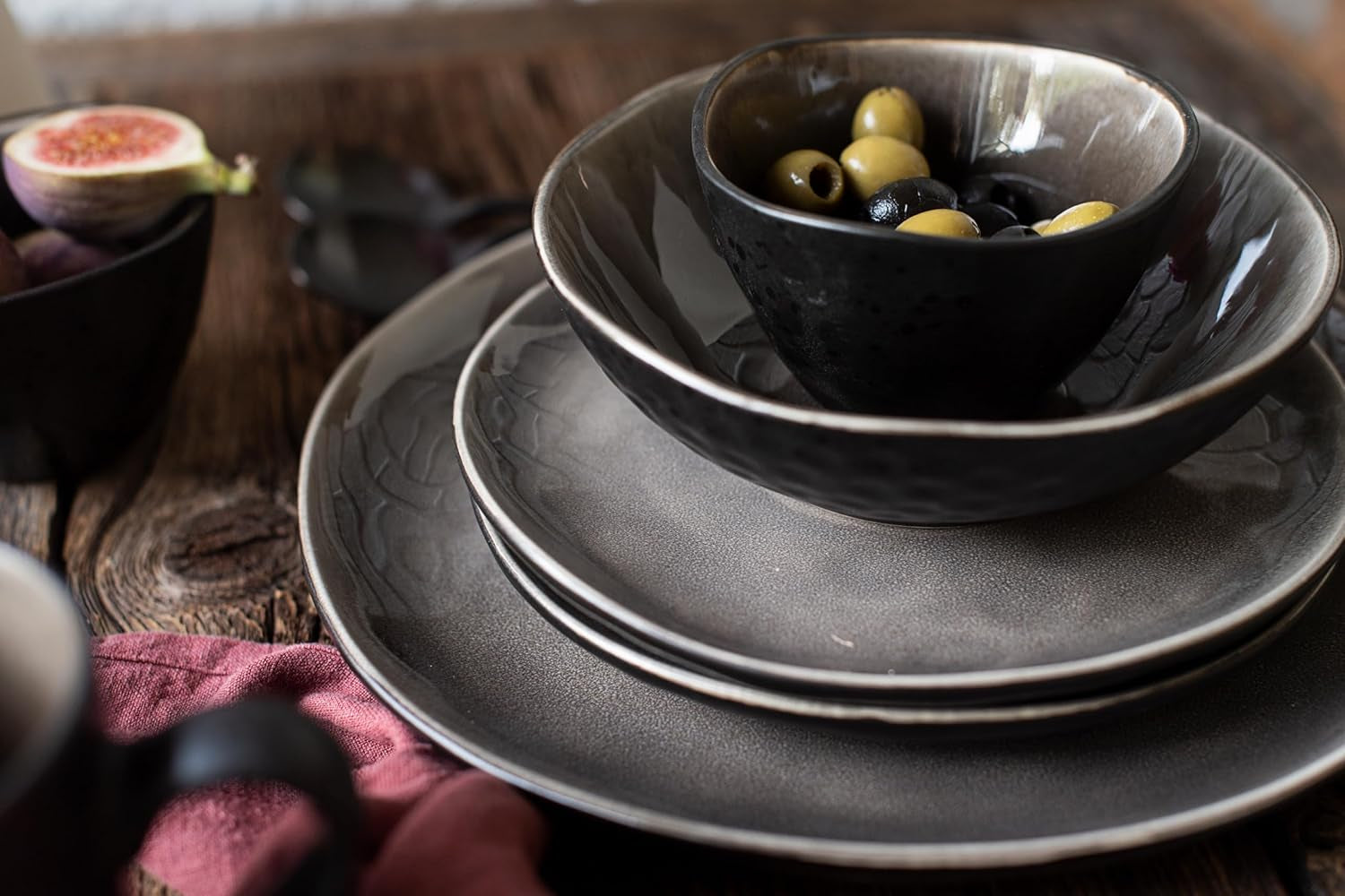 MÄSER 934073 Niara Organic Series Moderne 4-persoons serviesset met spannende vintage look, 16-delig combinatieservies met een speciale combinatie van zwart en bruin glazuur, steengoed