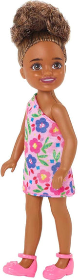 Barbie Chelsea Club – HGT07 – 15 cm gelede roze bloemenpop voor meisjes van gemengd ras
