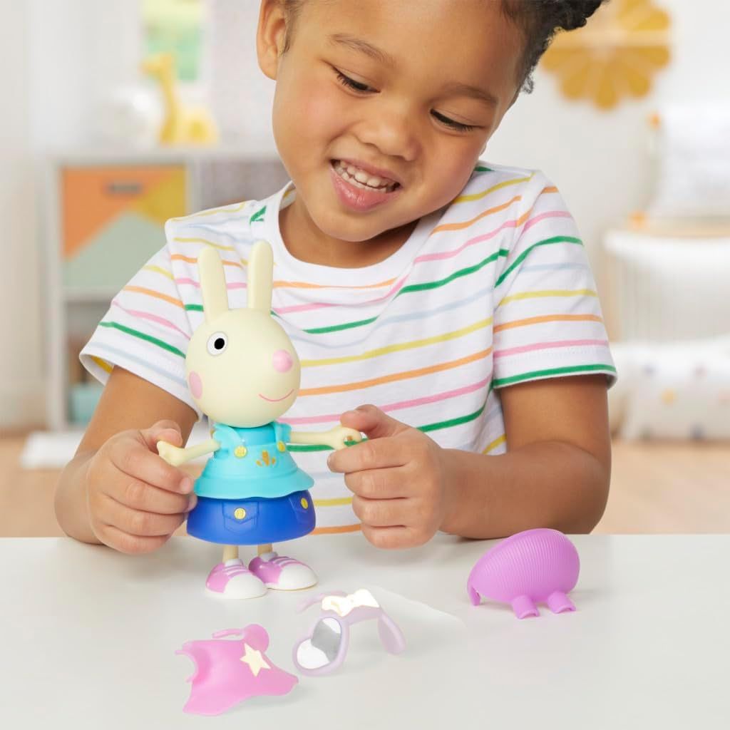 Peppa Pig Luisa Spoon - Leuk aankleedfiguur, meisjespop van 15 cm met verkleedaccessoires en kleding, interactieve speelgoedset voor peuters vanaf 3 jaar