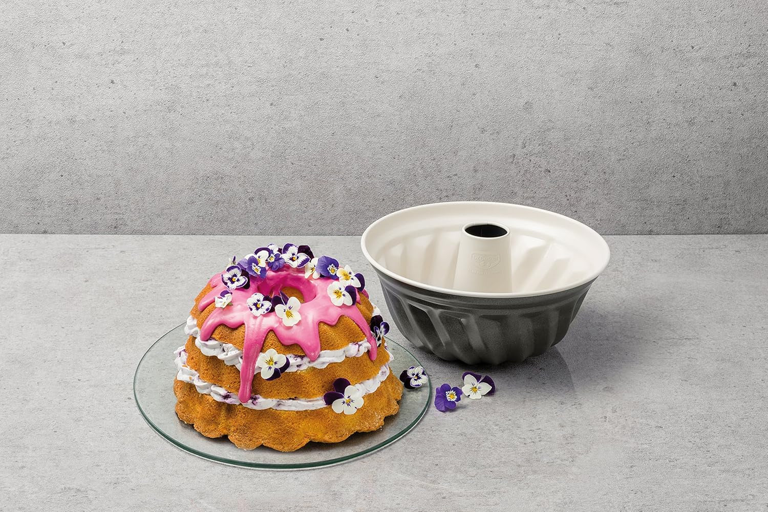Dr. Oetker Gugelhupfform Ø 22 Cm BACK-TREND, Backform Für Gugelhupf, Runde Bundform Aus Stahl Mit Keramisch Verstärkter Antihaft-Beschichtung (Farbe: Creme/Anthrazit), Menge: 1 Stück Vormen en bakplaten Naty Shop