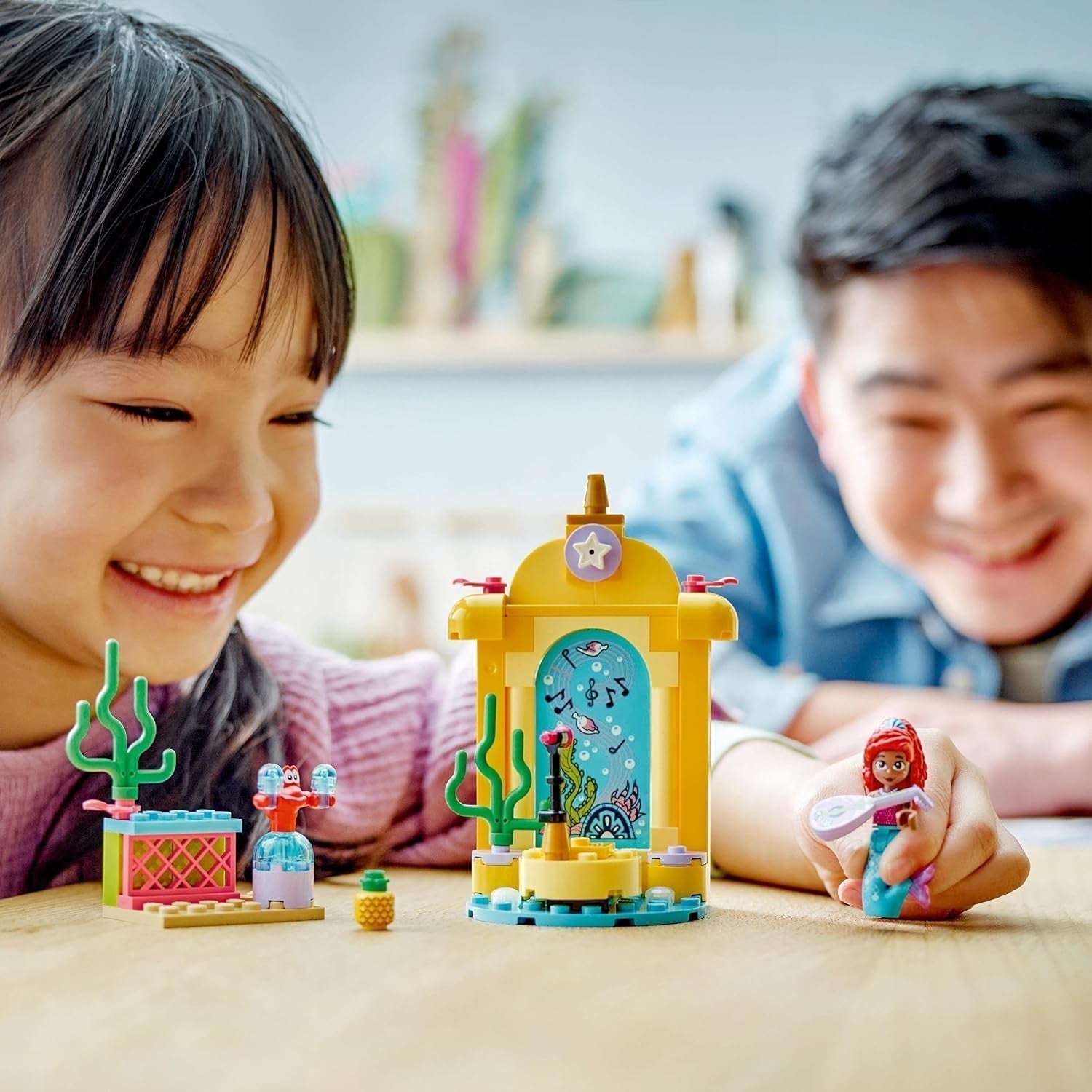 LEGO Ç€ Disney Prinses Arielle's muzikale podiumbouwspeelgoed voor kinderen met 2 figuren, cadeau-idee voor meisjes en jongens vanaf 4 jaar en fans van tv-series, kinderspeelgoed 43235 Bouwsets Beuche in LEGO-Store