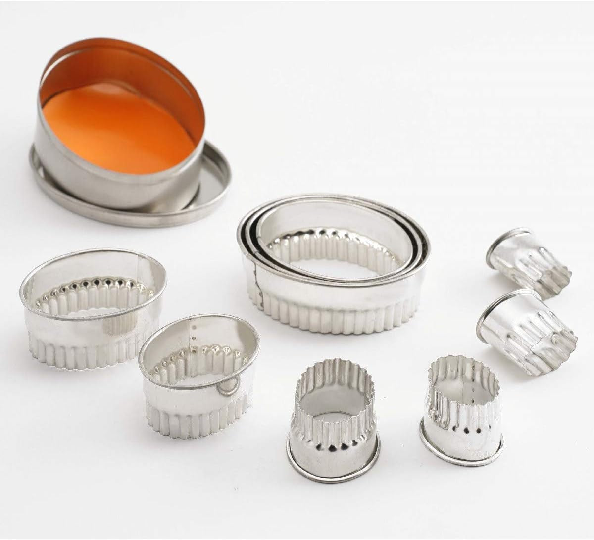 Set thermohauser koektrommels (roestvrij staal), ovaal, golvende rand, 9 stuks, diameter 2,4 - 8,2 cm, verpakt in blikken doos