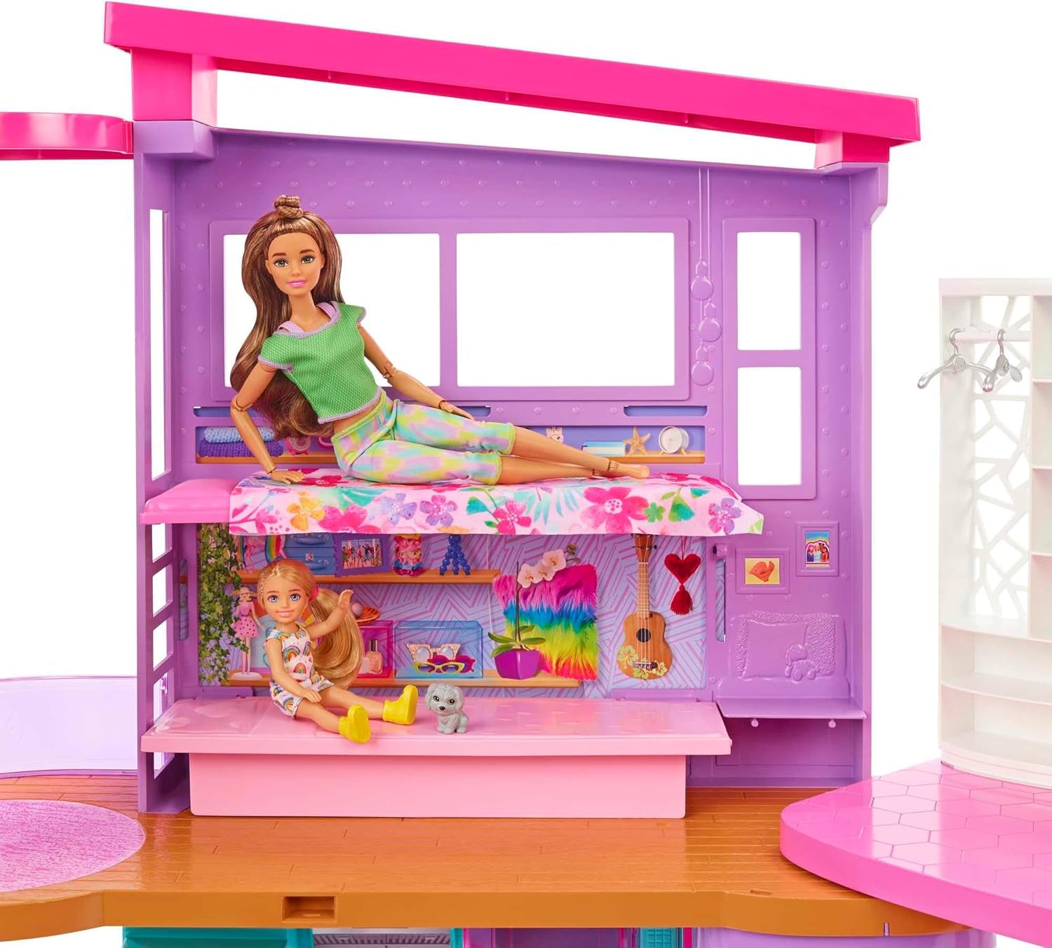 Barbie Vakantiehuis (116 x 77,9 cm), 6-zits speelhuis, volledig ingericht met accessoires, meubels en lift, opvouwbaar en opbergruimte, pop, cadeau voor kinderen vanaf 3 jaar, HCD50