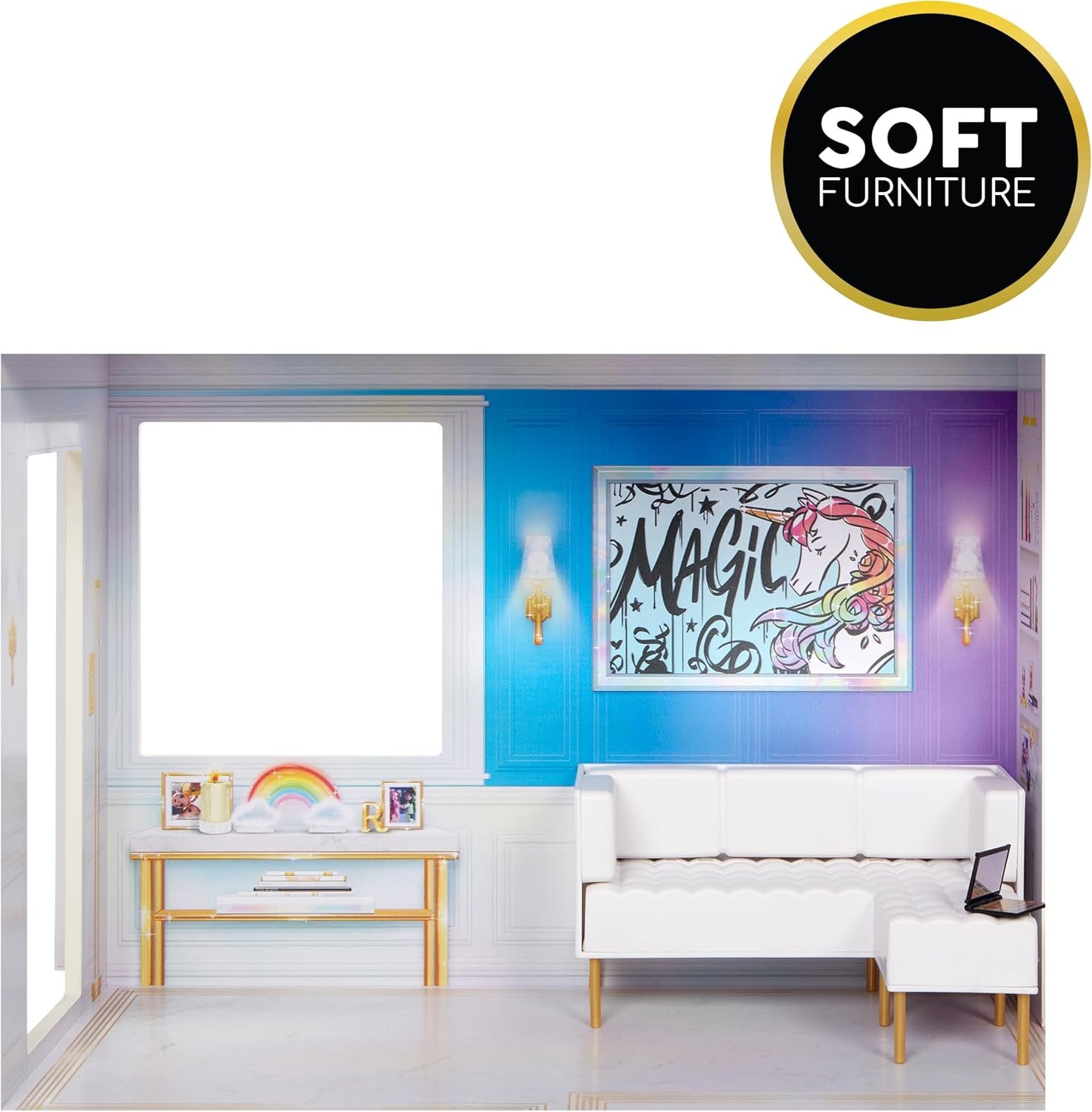 Rainbow High Townhouse - Houten poppenhuis van 3 verdiepingen met 5 kleurrijke kamers en terras - Volledig ingericht huis met lift en functionele accessoires - Speelgoed voor kinderen van 4-12 jaar en ouder Naty Shop Dollhouses