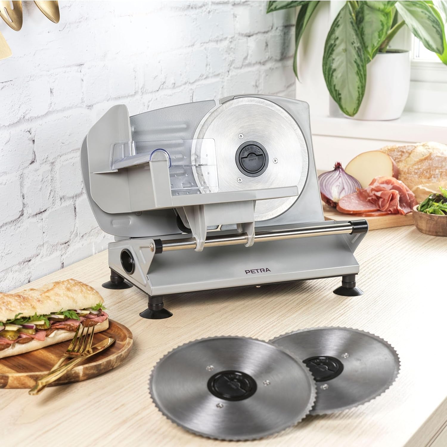 Petra PT4636VDE Multifunctionele elektrische snijmachine, snijdikte 1-15 mm, 3 gladde roestvrijstalen messen Shredders en Slicers Naty Shop