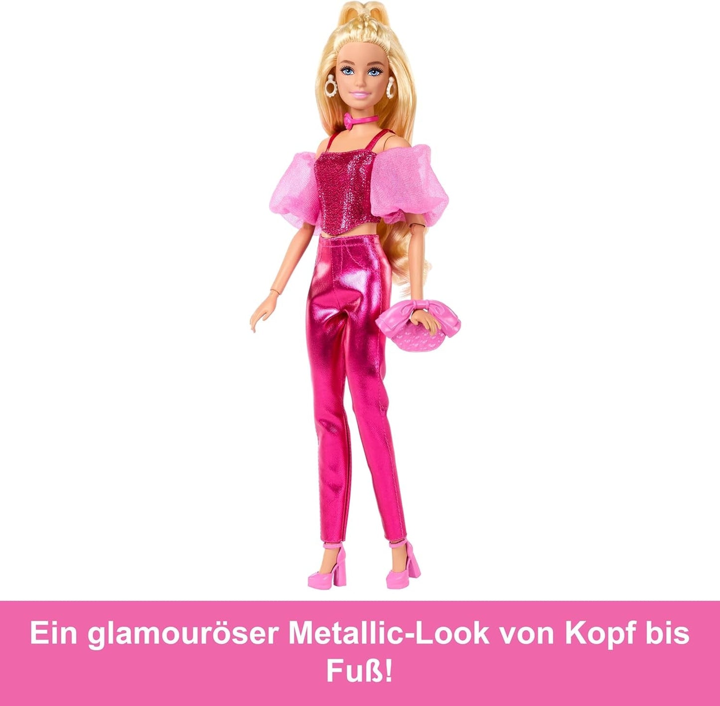 Barbie Deluxe Style #5 pop in een metallic roze blonde outfit met een sprankelend lijfje en een glitterbroek, met accessoires waaronder een roze ketting en een handtas, JFP40