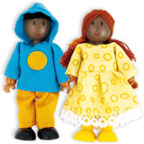 Hape Doll Family - 6-delige donkerleren poppenhuisaccessoireset met houten en stoffen figuren, fantasiespel, educatief speelgoed, interactief leerspeelgoed voor kinderen vanaf 3 jaar
