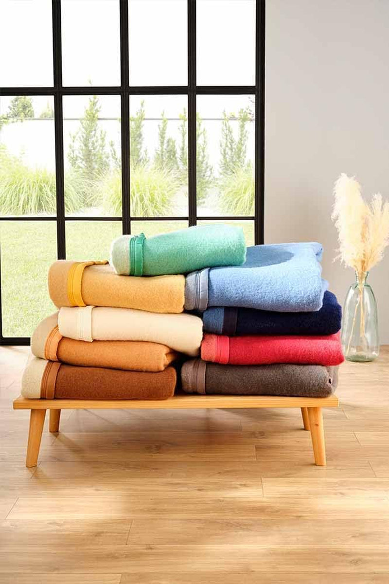 Poyet Motte AUBISQUE Deken Wol Maar/Champagne, Wol, Erwten/Champagne, 240X180 Cm Dekbedden en dekbedden Naty Shop 240X180 Cm