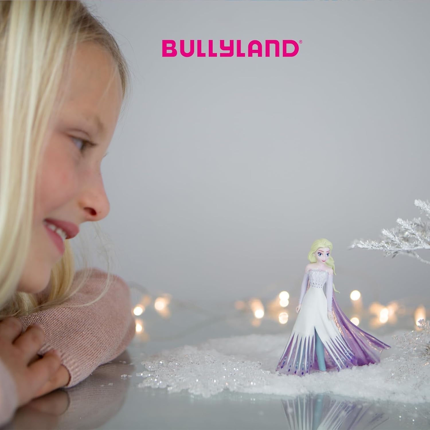 Bullyland 12961 - Elsa uit Arendelle beeldje uit de film Frozen van Walt Disney, ca. 10,1 cm, zeer gedetailleerd, ideaal als klein cadeautje voor kinderen vanaf 3 jaar