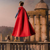 Barbie Supergirl Puppe, Sammlerpuppe uit de Flash Movie Wearing Red and Blue Anzug met omhang, Puppenstandaarden