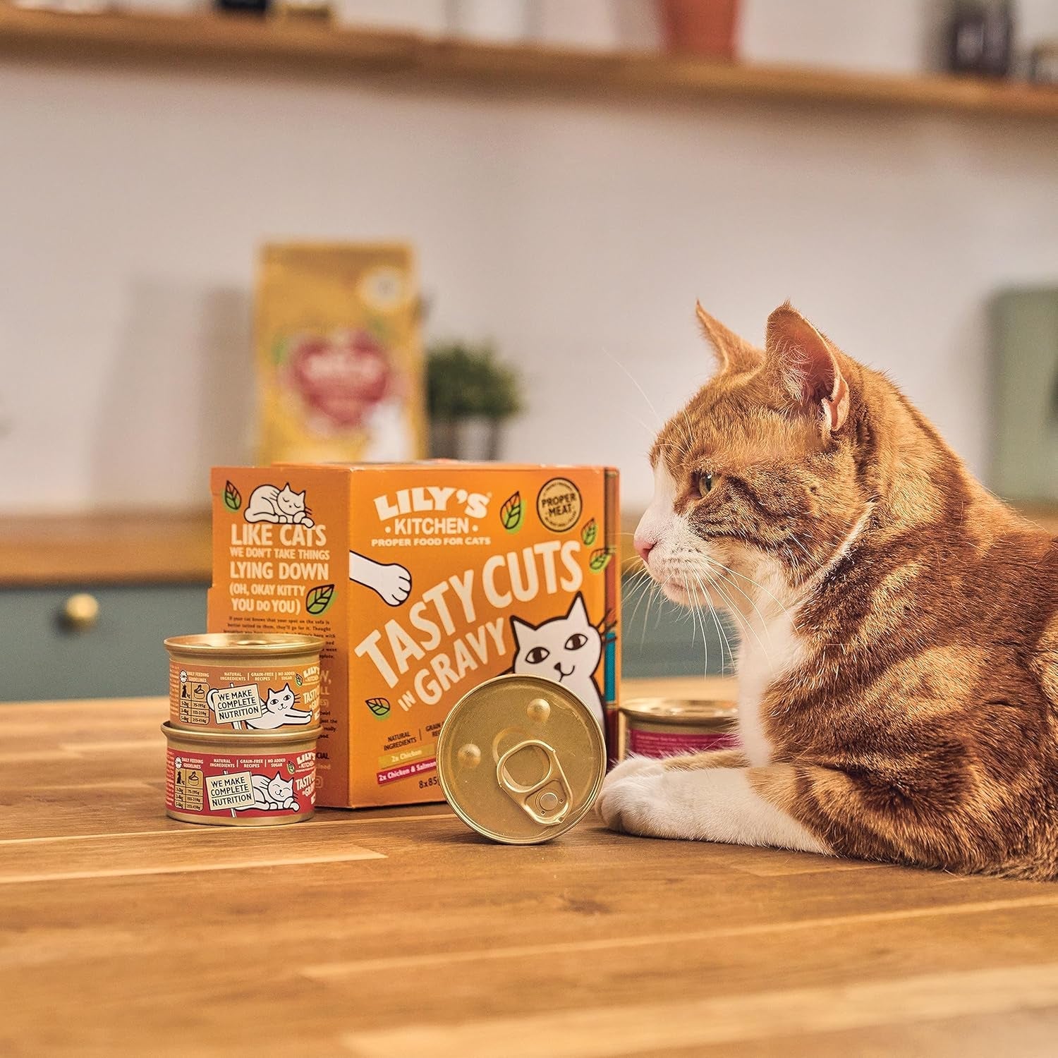 Lily's Kitchen Natvoer voor volwassen katten, gemaakt met natuurlijke ingrediënten, heerlijke stukjes in jus, multi-pack, 8 dozen x 85 g