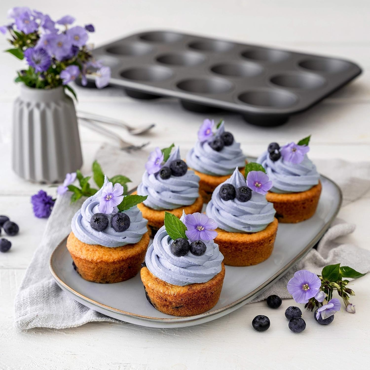 Zenker 12Er Muffinform Energy, Premium-Backform, Für Köstliche Kuchen, Verkürzt Die Backzeit Um Bis Zu 20% (Farbe: Silber/Anthrazit), Menge: 1 Stück, Hellgrau Und Dunkelgrau Vormen en bakplaten Naty Shop