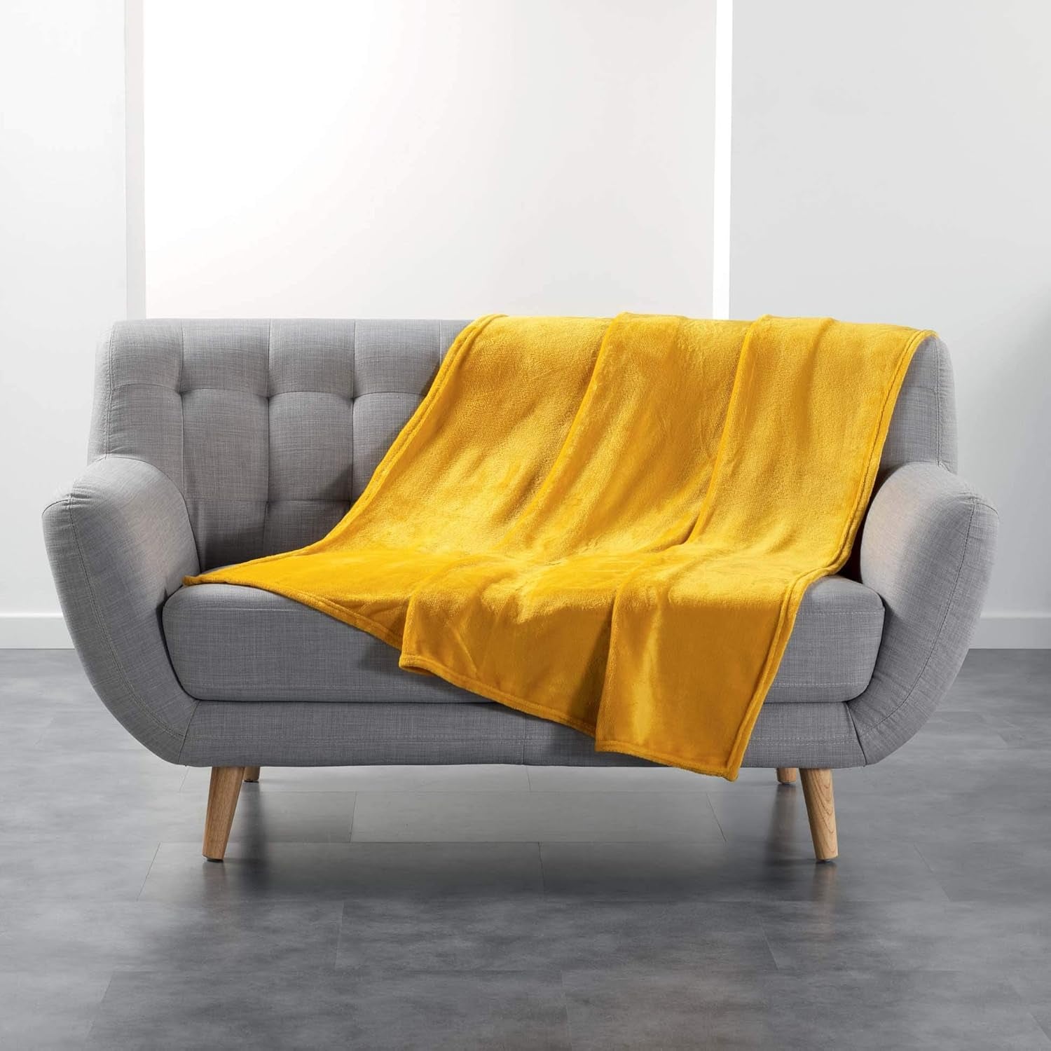 Douceur D'Intérieur Flanou Plaid, Polyester, Grijs, 125 X 150 Cm Dekbedden en dekbedden Naty Shop Geel
