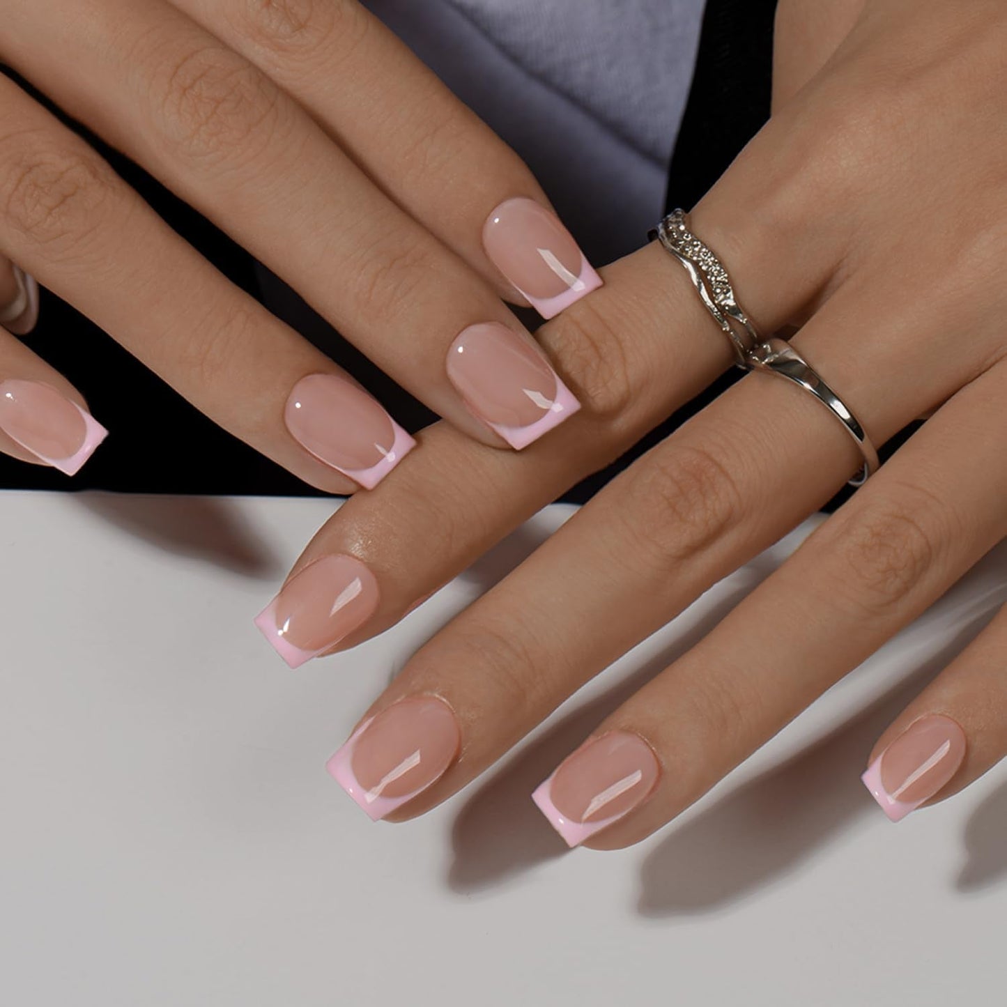 Korte Franse tip nepnagels - 30 stuks zwarte nagels om op korte vierkante nagels te lijmen, Franse tip nepnagels met lijm, vierkante kunstnagels set voor dames