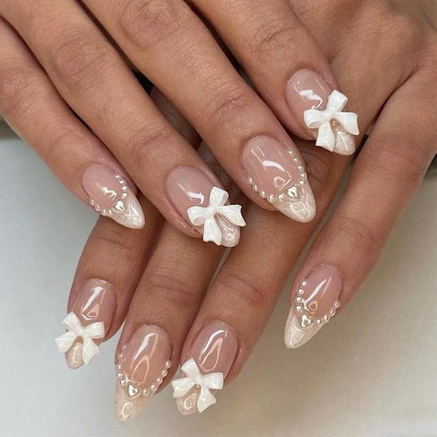 24pcs Witte Amandelpers op Franse nagels met strikken Parels Nepnagels Lijm op valse nageltips Glitternagels
