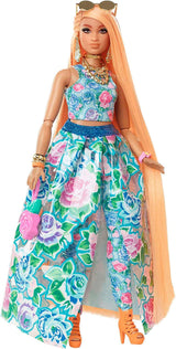 Barbie Extra Fancy, Kurvige Langen erdbeerblonden Haaren, zweiteiliges Outfit, Blaue Katze, rosa Handtasche, Ananas-Sonnenbrille, inkl Puppe, als Geschenk geeignet,HHN14