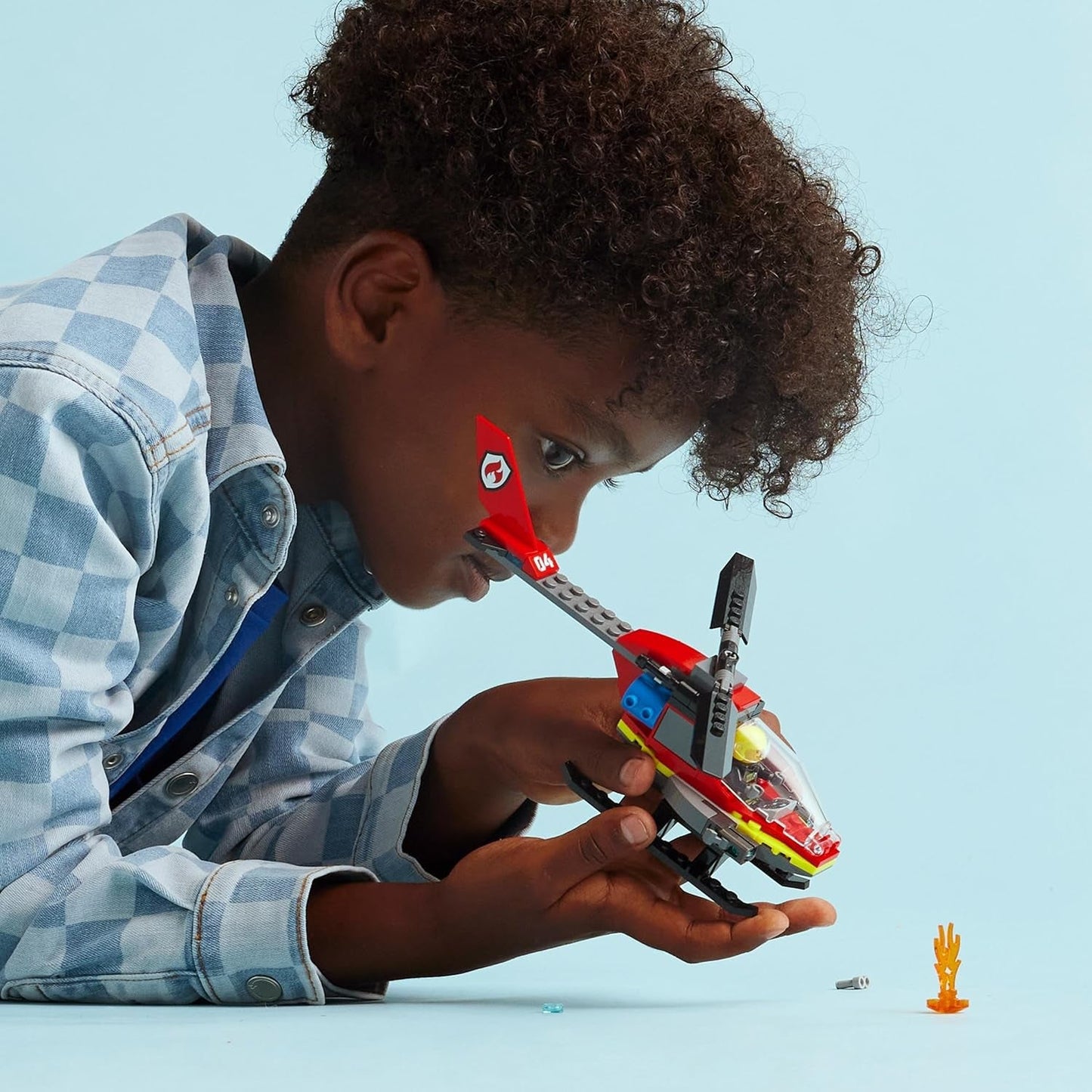 LEGO City Brandweerhelikopter, speelgoedhelikopter en pilootfiguurset, brandweerhelikopter voor een fantasierijke speelervaring, cadeau voor kinderen, jongens en meisjes vanaf 5 jaar 60411 Bouwsets Besuche den LEGO-Store