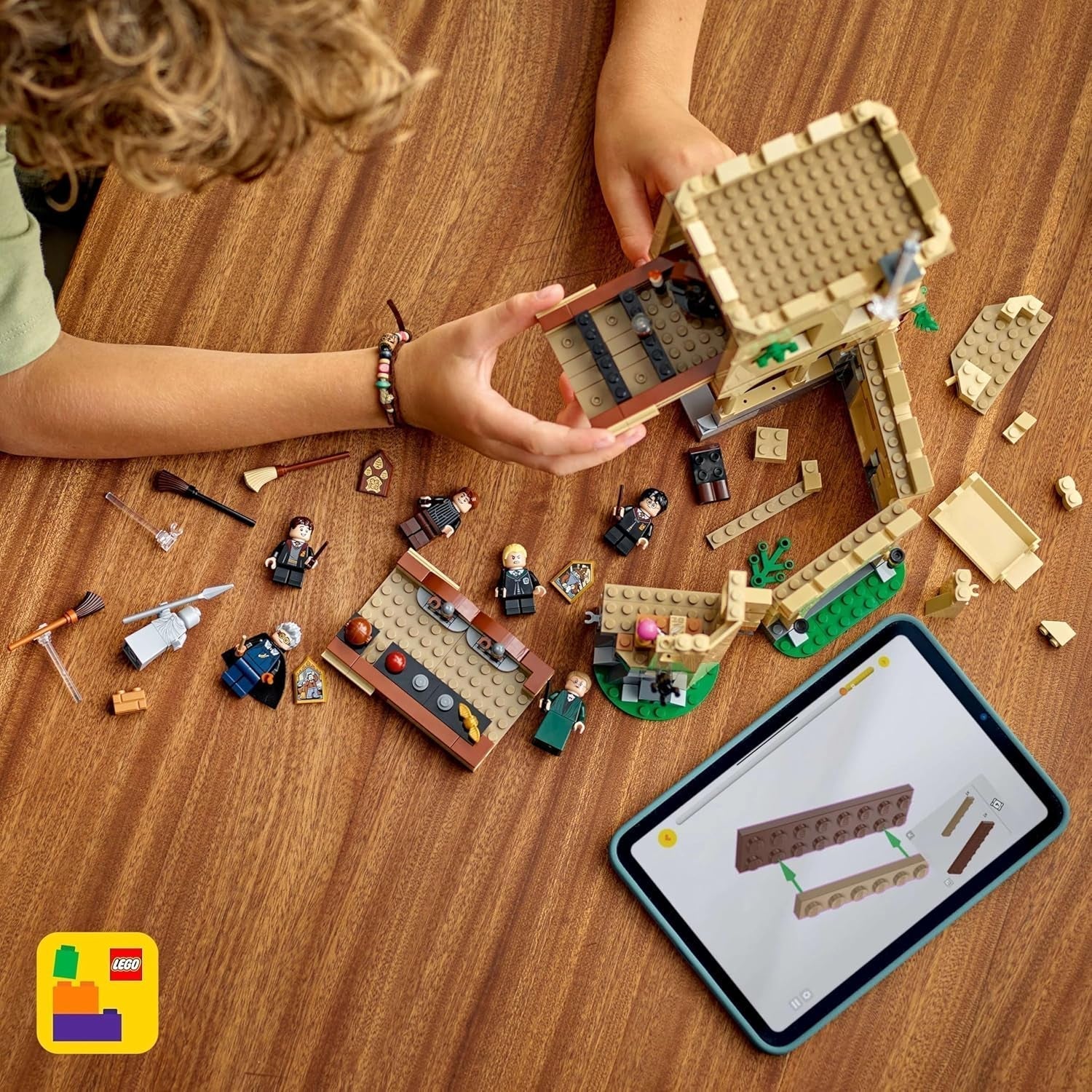 Kasteel Zweinstein LEGO Harry Potter: Vlieglessen Avontuurspeelset met 6 minifiguren om te verzamelen, waaronder Draco Malfidus en Professor Anderling Rollenspelset voor jongens en meisjes, 9 jaar oud 76447 Bouwsets Besuche in LEGO-Store