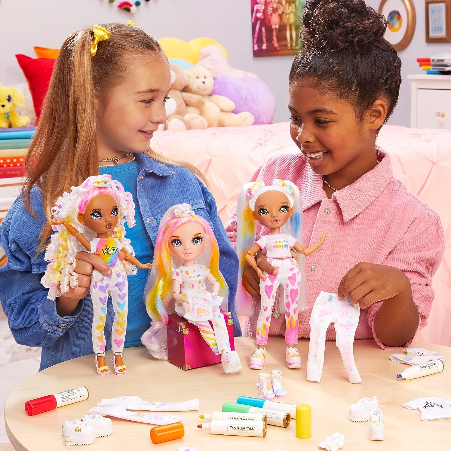 Rainbow High Color & Create DIY Modepuppe - Grüne Augen, Zopfe, extra Top & Schuhe, abwaschbare Regenbogenstifte - Ausmalen, Gestalten, Spielen, Auswaschen - voor kinderen van 4-12 jaar en Sammler