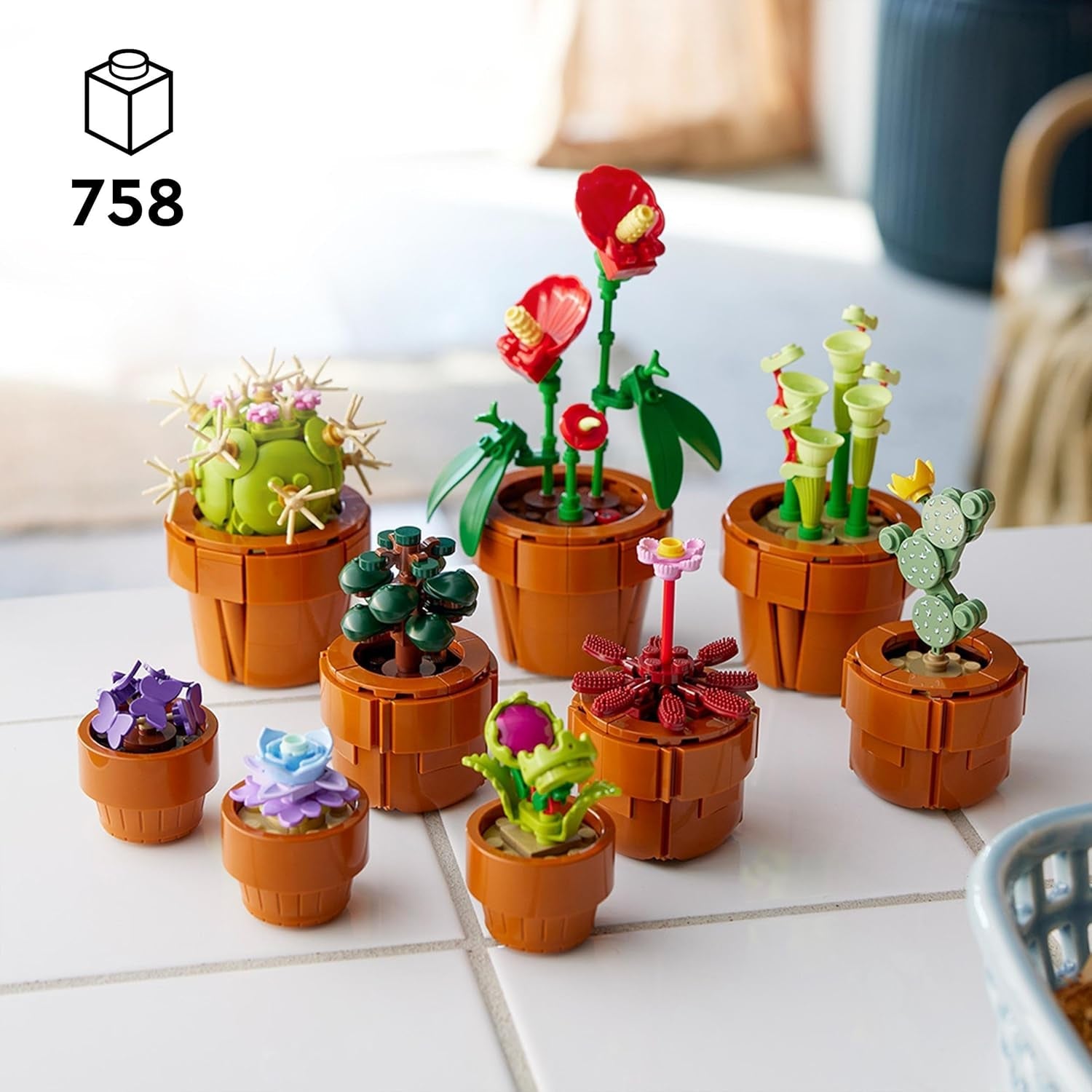 LEGO Icons Miniplanten, 9 bouwbare kunstbloemen, botanische collectieset voor volwassenen met bouwbare terracotta pot, huisdecoratie, cadeau voor dames en heren 10329 Bouwsets Bekijk de LEGO-Store