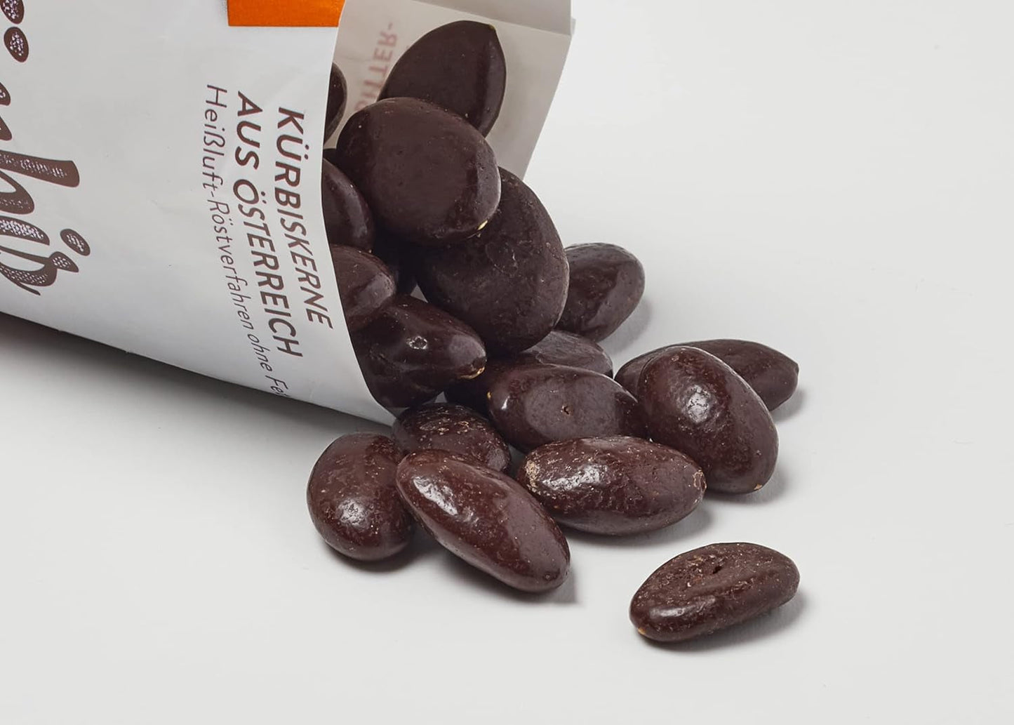 Landgarten Biologische pompoenpitten in pure chocolade - Veganistische geroosterde chocoladesnack met pompoenpitten - Bron van magnesium - 1 x 50 g