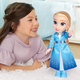 Disney Frozen 2 Elsa Reispop, pop van 35 cm met jurk geïnspireerd op de cultfilm, laarzen en lang gevlochten haar voor extra speelplezier, voor meisjes vanaf 3 jaar