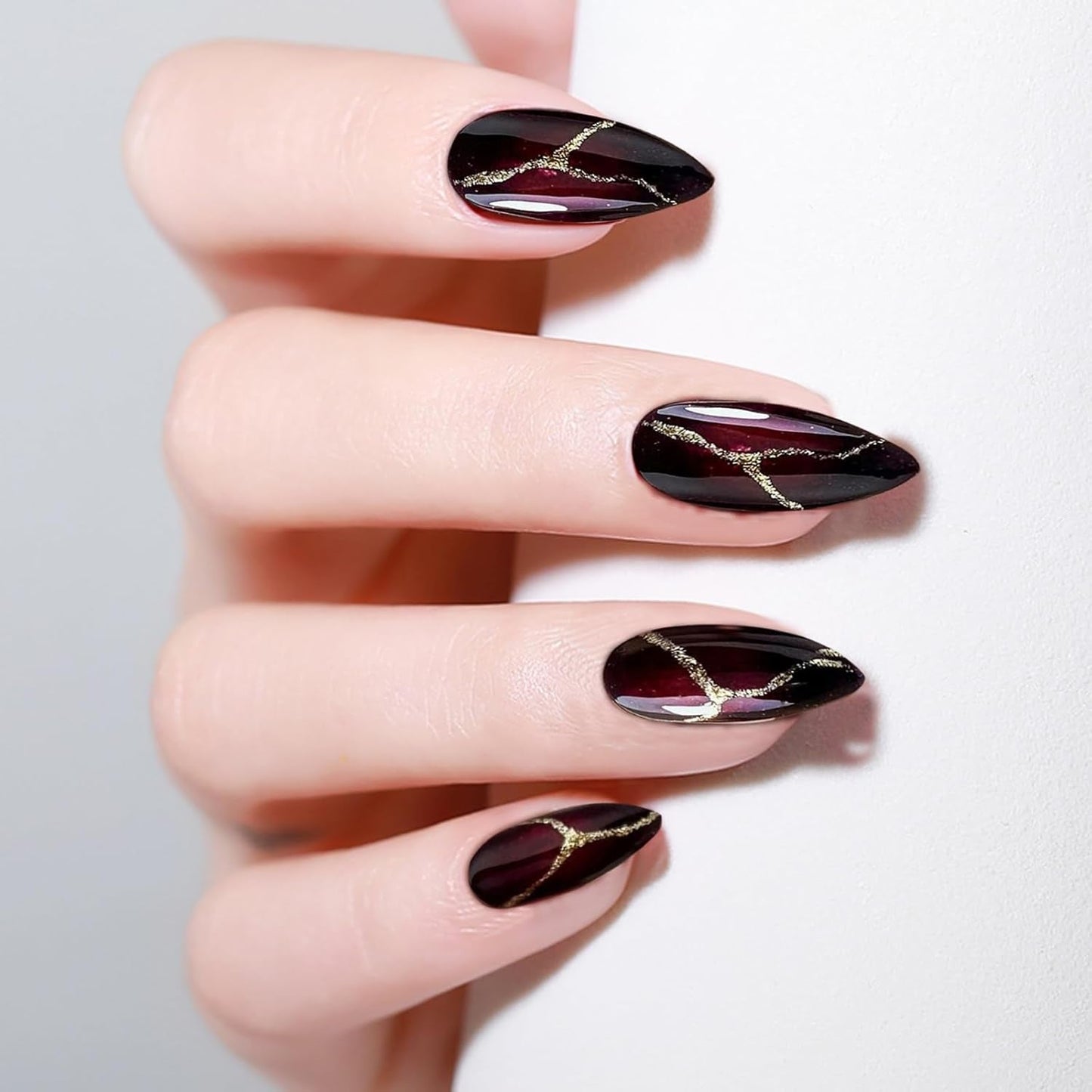 24 stuks rode en zwarte kunstnagels Lijm op kunstnagels Lijm op nagels Amandelvormige nageltips Volledige dekking kunstnagels Druk op nagels Set Rode en zwarte kunstnagels