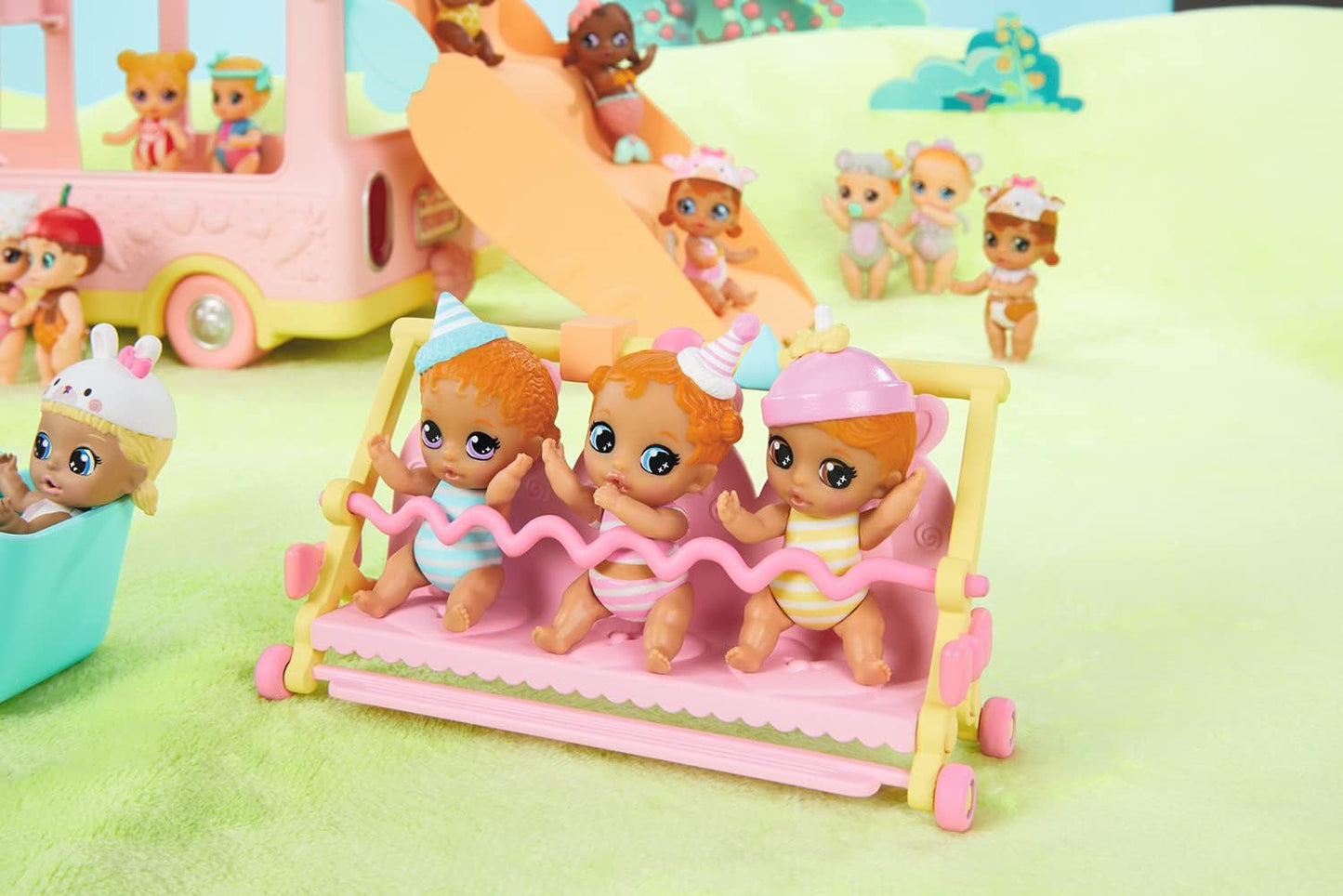 BABY born 904763 Baby Surprise Bus - roze minipoppenspeelgoedbus met 2 exclusieve poppen, drievoudige kinderwagen, schommel, carrousel, glijbaan en drievoudige schommel.